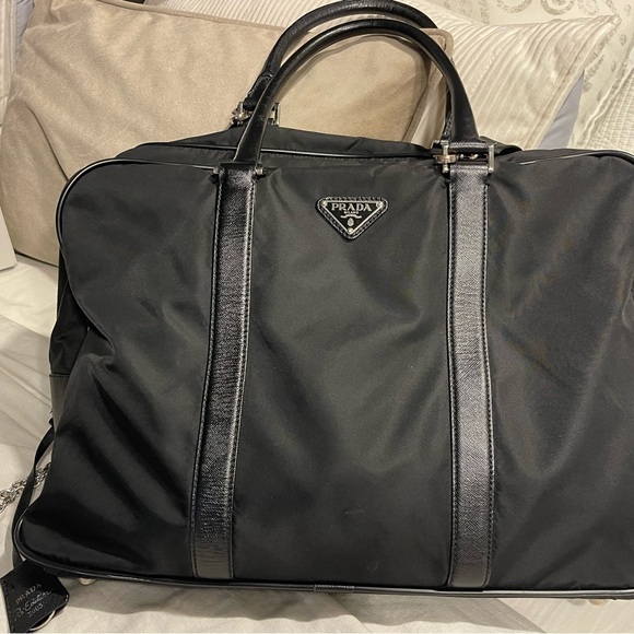 Prada Travel bag with shoulder strap - Picture 7 of 10